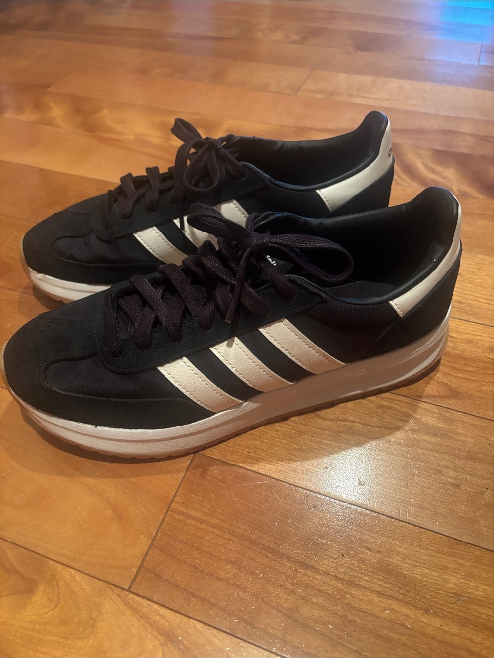 Women’s Adidas cloud foam comfort sneakers